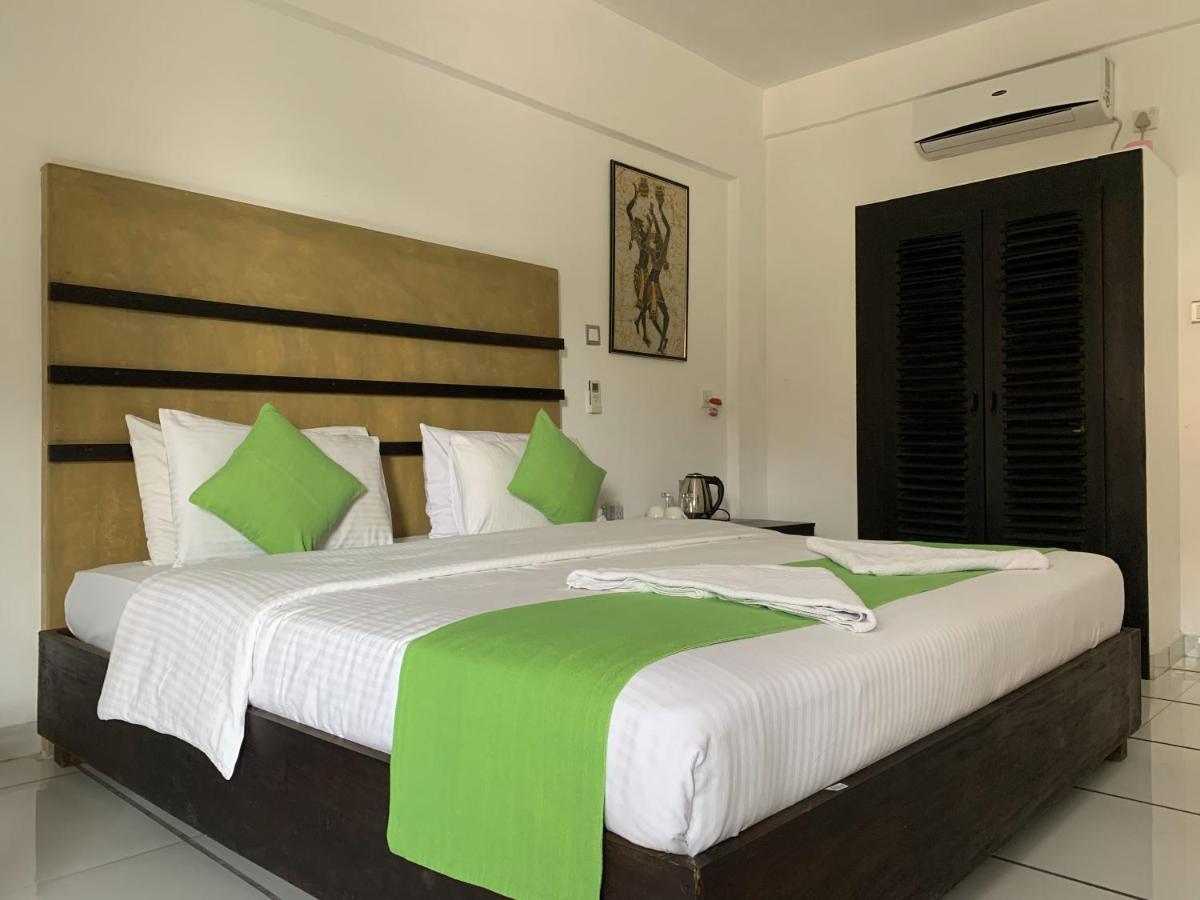 360 Beach Residence Negombo Extérieur photo